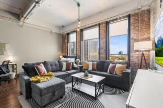 Heart of Downtown Dallas 2BR 2BA Getaway - 3