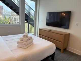 Hoboken 3BR Queen Loft - 2