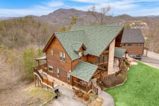 Morven by AvantStay Secluded w Mountain Views - Sevierville - 0