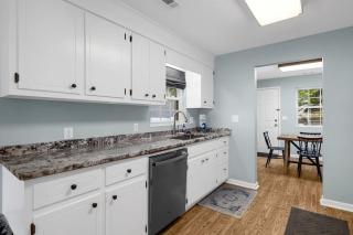 *COMFY N. MYRTLE HOUSE*3 NEW Queens*Steps to the Beach*V384 - 1