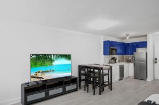 Ocean Dr 1BR Miami Beach Getaway - Miami Beach - 2