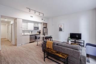 CozySuites Sky Central #8 - 8