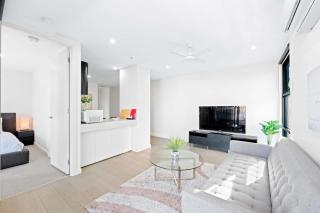 Modern St Kilda 2BR private parking & tram access - Melbourne - 2