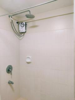 Cozy 2-Bedroom Family Condo with Playground View - Manila - 8