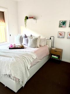 Private, Central, Sunny Guest Room in Welcoming Home - Campbelltown - 1