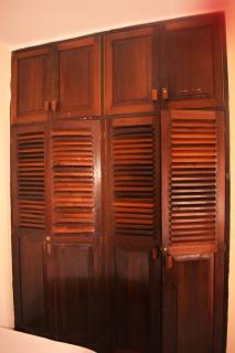 One Bedroom with 3 beds can sleep 4 - Mombasa - 2