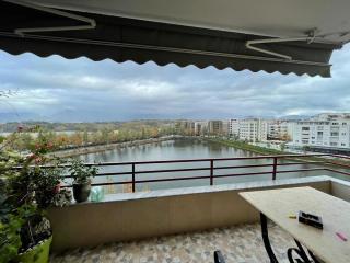 Cosy lake view flat - 8