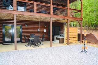 New Exterior- Sleeps 8-Hot Tub-Games Galore-Nature - Morganton - 3