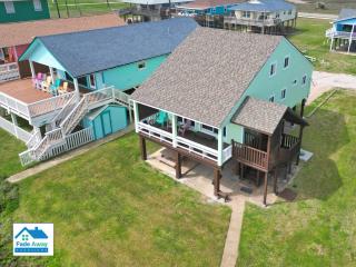 Dolphins Beach Cottage on the Beach - Sleeps 12 - Surfside Beach - 0