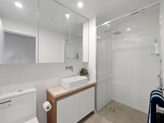 Mountain Views and Infinity Pool Overlooking City! - 4