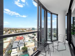 Mountain Views and Infinity Pool Overlooking City! - 6