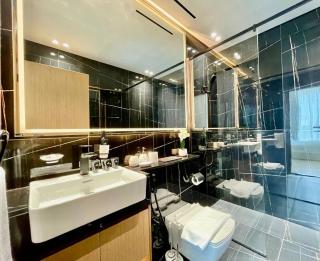 Sky-high Comfort Minimalist 1br W Full Kitchen - 2