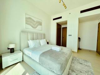 Sky-high Comfort Minimalist 1br W Full Kitchen - 1