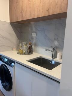 Spacious and Modern - 12 minute drive from CBD! - Auckland - 8