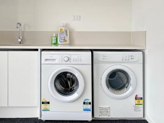 Spacious 7 BRs 4 BHs house on Longhorn, Flat Bush - Auckland - 2