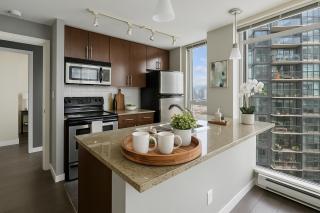 Downtown Elegance Sophisticated 2-Bedroom Apartment with High-End Finishes - Vancouver - 1