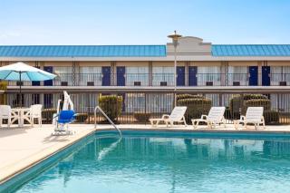 Days Inn by Wyndham Emporia - 3