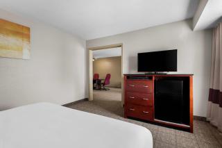 Comfort Inn & Suites - North East - 3