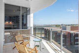 Spacious Portside Apt with Car Park, Bath and Balcony - Brisbane - 1