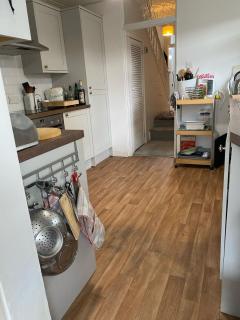 Spacious 4-Bed Home R&B STAYS Welcomes You - Eastbourne - 0
