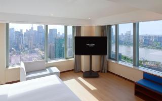 Novotel Atlantis Shanghai - Enjoy our great-valued breakfast in our rooftop revolving restaurant with a stunning river view & utilize our FREE self-serviced laundry - 8