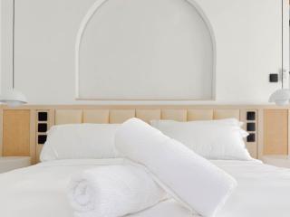 Burgundy - Twin Villa in Berawa Canggu - Canggu - 1