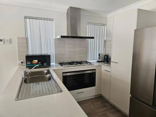 Cozy Holiday and Business Home - Baldivis - 6
