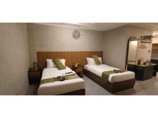 OYO 1138 Grey Hotel - Pampang - 3