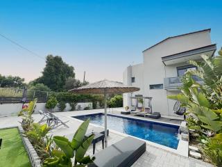 Hideaway Villa - Trianta - 2