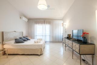 Penthouse a stone's throw from the sea - - 6
