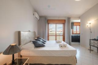 Penthouse a stone's throw from the sea - - 5