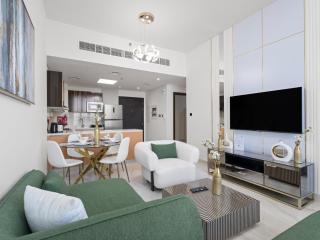 A Sophisticated 2BR Stay w Study in Gemz-9 - 8