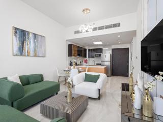 A Sophisticated 2BR Stay w Study in Gemz-9 - 7