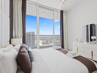 A Sophisticated 2BR Stay w Study in Gemz-9 - 1