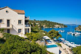 VILLA PHILIPPA - luxurious five-room villa - idyllic location - first row to the sea - spectacular view of the sea bay - unforgettable sunsets - 15 minutes from Supetar ferry port - free parking - private pool - Sutivan - 6