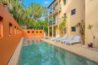 Coral Villa Stylish 2BR Apartment with Pool near Beach & Marina - Port Douglas - 5