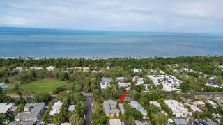 Coral Villa Stylish 2BR Apartment with Pool near Beach & Marina - Port Douglas - 4