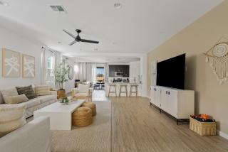 Luxe Queen Creek Home with Pool, Yard, Work Station - Queen Creek - 0