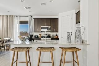 Luxe Queen Creek Home with Pool, Yard, Work Station - Queen Creek - 2