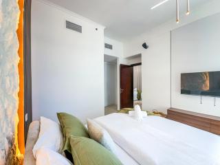 Upgrade Unit for 6 pax with Sea View Ideal Location Near Beach Big Balcony - 3