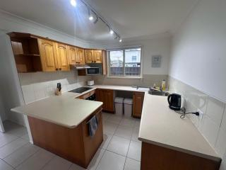 Comfortable and Spacious Queen Room - SW2 - Wentworthville - 4