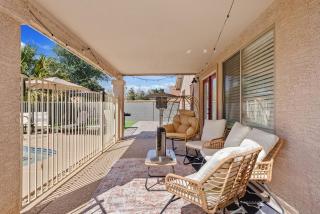 Luxe Mesa Home with Pool, Yard, Game Room - Mesa - 5