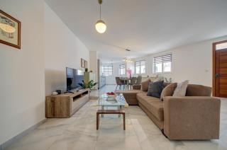 Steps to Sun & Fun - 3BR Next to Paceville & St George's Bay - Pembroke - 9