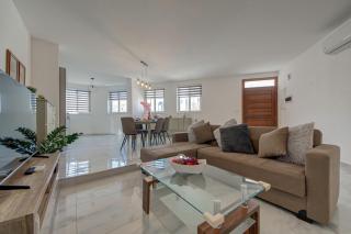 Steps to Sun & Fun - 3BR Next to Paceville & St George's Bay - Pembroke - 8