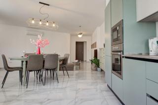 Steps to Sun & Fun - 3BR Next to Paceville & St George's Bay - Pembroke - 4