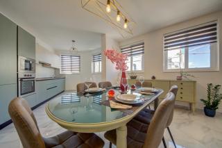 Steps to Sun & Fun - 3BR Next to Paceville & St George's Bay - Pembroke - 1