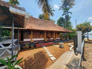 Riverine Heritage Resort - Champakulam - 4