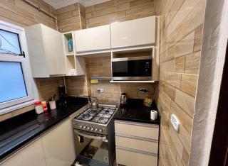 Rustic Retreat - Close to Airport - 2