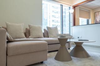 Free housekeeping visits during your stay - StayShort - 1 Bedroom Apartment in the Heart of Dubai Marina - 3