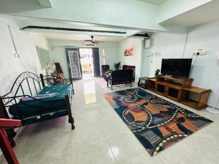 Bayan 10 Homestay Ayer Keroh - 4 Bedroom 20 minutes to town - Kampong Bukit Katil - 4